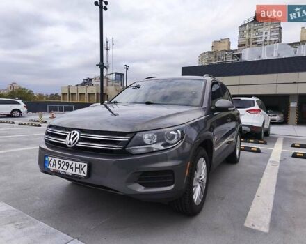 Сірий Фольксваген Тігуан, об'ємом двигуна 1.98 л та пробігом 206 тис. км за 13500 $, фото 2 на Automoto.ua