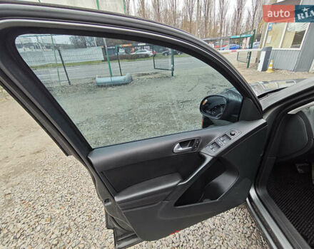 Серый Фольксваген Тигуан, объемом двигателя 1.98 л и пробегом 207 тыс. км за 13200 $, фото 10 на Automoto.ua