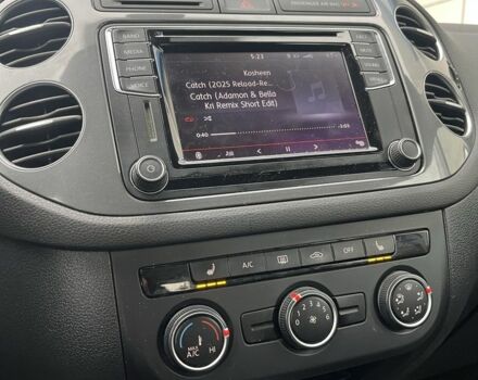 Сірий Фольксваген Тігуан, об'ємом двигуна 2 л та пробігом 172 тис. км за 11890 $, фото 12 на Automoto.ua