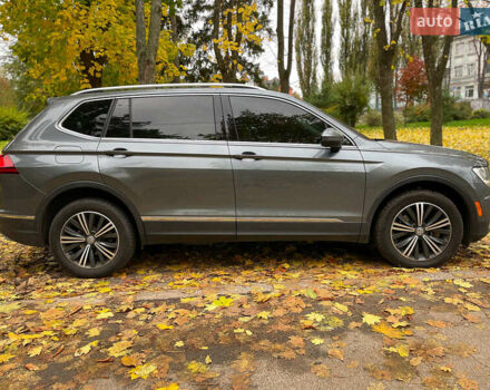 Серый Фольксваген Тигуан, объемом двигателя 2 л и пробегом 205 тыс. км за 16940 $, фото 9 на Automoto.ua