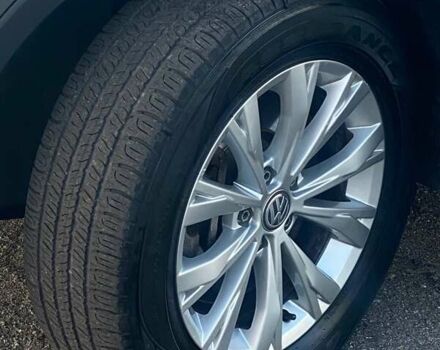 Серый Фольксваген Тигуан, объемом двигателя 2 л и пробегом 264 тыс. км за 15500 $, фото 25 на Automoto.ua
