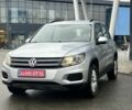Сірий Фольксваген Тігуан, об'ємом двигуна 2 л та пробігом 172 тис. км за 11890 $, фото 2 на Automoto.ua