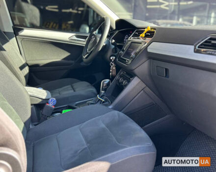 Серый Фольксваген Тигуан, объемом двигателя 2 л и пробегом 364 тыс. км за 18900 $, фото 12 на Automoto.ua