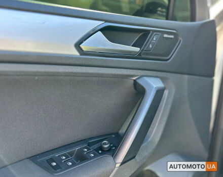 Серый Фольксваген Тигуан, объемом двигателя 2 л и пробегом 364 тыс. км за 18900 $, фото 6 на Automoto.ua