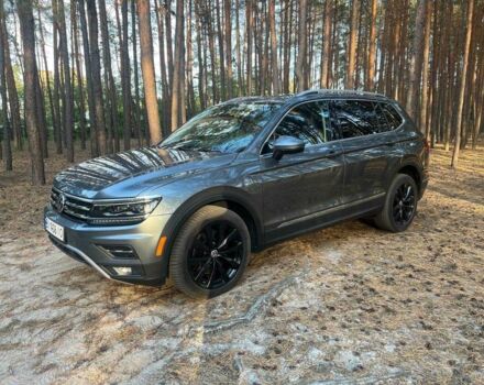 Серый Фольксваген Тигуан, объемом двигателя 2 л и пробегом 215 тыс. км за 21000 $, фото 1 на Automoto.ua