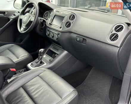 Серый Фольксваген Тигуан, объемом двигателя 2 л и пробегом 181 тыс. км за 15000 $, фото 9 на Automoto.ua