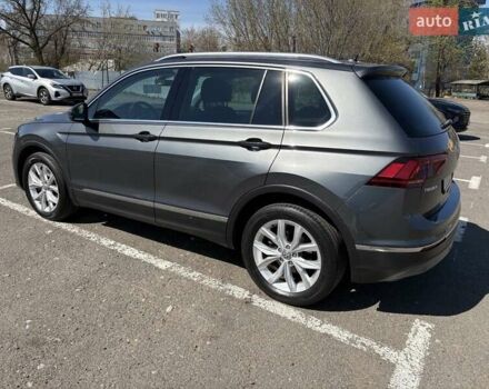 Серый Фольксваген Тигуан, объемом двигателя 1.98 л и пробегом 116 тыс. км за 28000 $, фото 2 на Automoto.ua