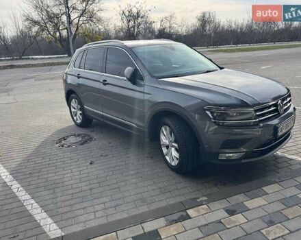 Серый Фольксваген Тигуан, объемом двигателя 2 л и пробегом 197 тыс. км за 22900 $, фото 1 на Automoto.ua