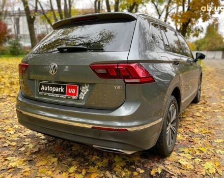 Серый Фольксваген Тигуан, объемом двигателя 2 л и пробегом 205 тыс. км за 16940 $, фото 12 на Automoto.ua