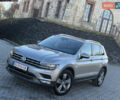 Серый Фольксваген Тигуан, объемом двигателя 2 л и пробегом 224 тыс. км за 25700 $, фото 2 на Automoto.ua