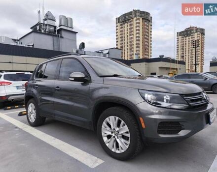 Сірий Фольксваген Тігуан, об'ємом двигуна 1.98 л та пробігом 206 тис. км за 13500 $, фото 3 на Automoto.ua