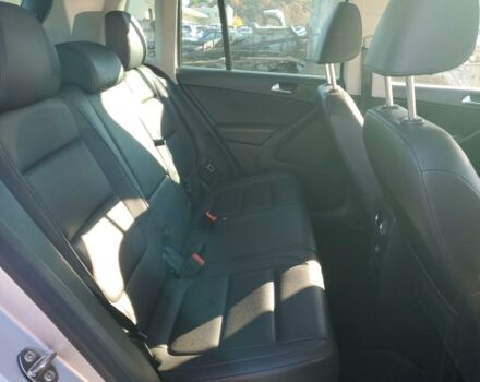 Сірий Фольксваген Тігуан, об'ємом двигуна 2 л та пробігом 156 тис. км за 9200 $, фото 10 на Automoto.ua