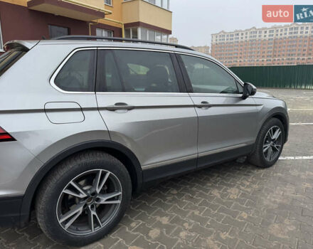 Серый Фольксваген Тигуан, объемом двигателя 1.97 л и пробегом 149 тыс. км за 25000 $, фото 5 на Automoto.ua