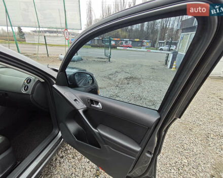 Серый Фольксваген Тигуан, объемом двигателя 1.98 л и пробегом 207 тыс. км за 13200 $, фото 16 на Automoto.ua