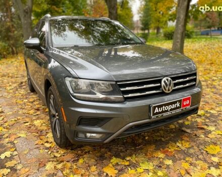 Серый Фольксваген Тигуан, объемом двигателя 2 л и пробегом 205 тыс. км за 16940 $, фото 4 на Automoto.ua