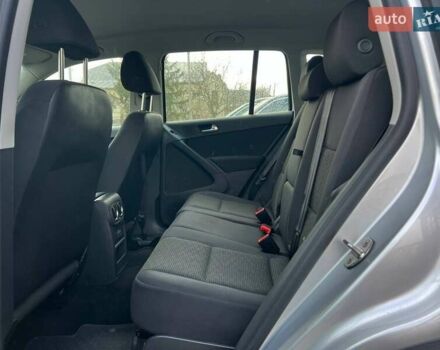 Сірий Фольксваген Тігуан, об'ємом двигуна 2 л та пробігом 196 тис. км за 13300 $, фото 20 на Automoto.ua