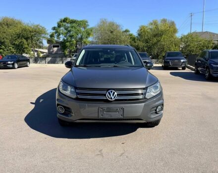 Серый Фольксваген Тигуан, объемом двигателя 2 л и пробегом 53 тыс. км за 12000 $, фото 1 на Automoto.ua