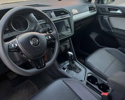 Сірий Фольксваген Тігуан, об'ємом двигуна 1.98 л та пробігом 98 тис. км за 17200 $, фото 5 на Automoto.ua