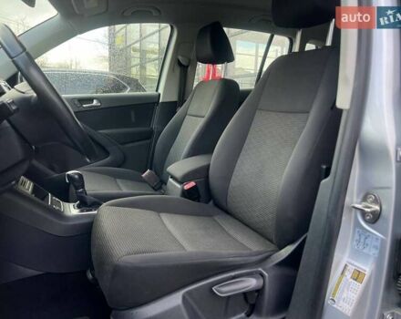 Сірий Фольксваген Тігуан, об'ємом двигуна 2 л та пробігом 196 тис. км за 13300 $, фото 9 на Automoto.ua