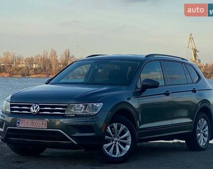 Серый Фольксваген Тигуан, объемом двигателя 2 л и пробегом 264 тыс. км за 15500 $, фото 1 на Automoto.ua