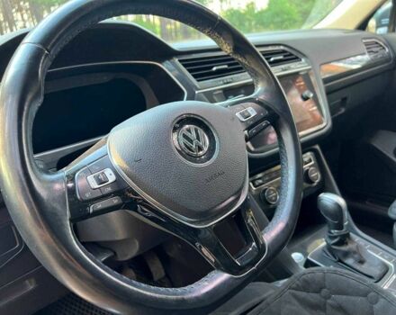 Серый Фольксваген Тигуан, объемом двигателя 2 л и пробегом 215 тыс. км за 21000 $, фото 9 на Automoto.ua