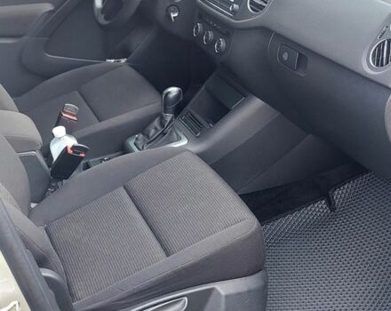 Сірий Фольксваген Тігуан, об'ємом двигуна 2 л та пробігом 48 тис. км за 14000 $, фото 13 на Automoto.ua