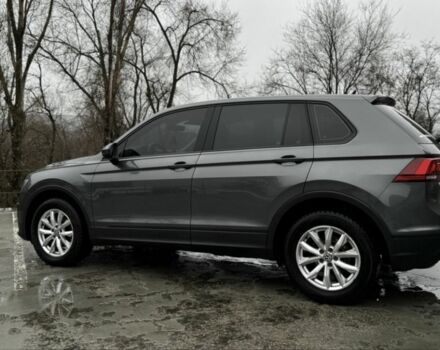 Сірий Фольксваген Тігуан, об'ємом двигуна 2 л та пробігом 117 тис. км за 22500 $, фото 3 на Automoto.ua