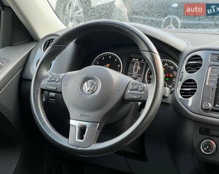 Сірий Фольксваген Тігуан, об'ємом двигуна 2 л та пробігом 196 тис. км за 13300 $, фото 12 на Automoto.ua