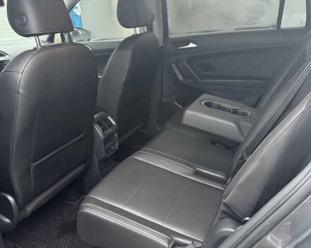 Серый Фольксваген Тигуан, объемом двигателя 1.98 л и пробегом 128 тыс. км за 17500 $, фото 3 на Automoto.ua