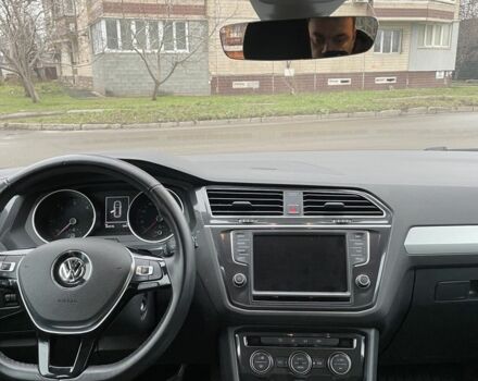 Сірий Фольксваген Тігуан, об'ємом двигуна 2 л та пробігом 250 тис. км за 15900 $, фото 1 на Automoto.ua