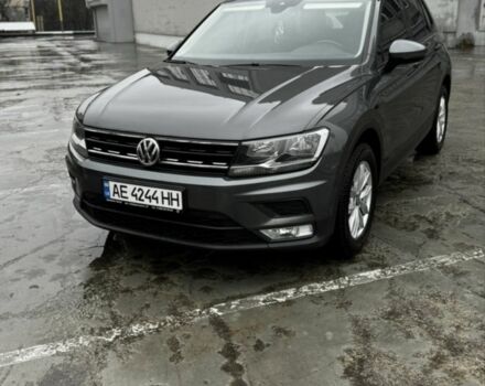 Сірий Фольксваген Тігуан, об'ємом двигуна 2 л та пробігом 117 тис. км за 22500 $, фото 1 на Automoto.ua