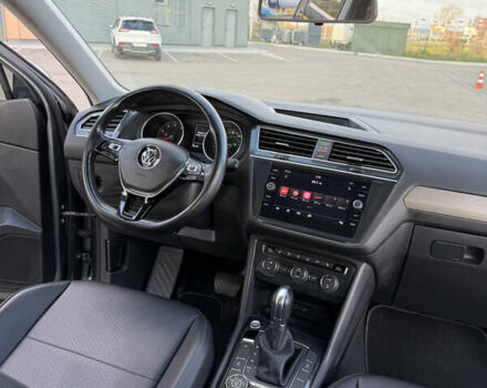 Серый Фольксваген Тигуан, объемом двигателя 2 л и пробегом 240 тыс. км за 14999 $, фото 20 на Automoto.ua