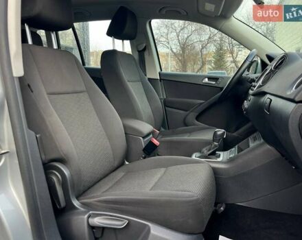 Сірий Фольксваген Тігуан, об'ємом двигуна 2 л та пробігом 196 тис. км за 13300 $, фото 22 на Automoto.ua