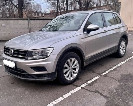 Сірий Фольксваген Тігуан, об'ємом двигуна 2 л та пробігом 250 тис. км за 15900 $, фото 4 на Automoto.ua