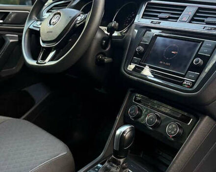 Сірий Фольксваген Тігуан, об'ємом двигуна 1.98 л та пробігом 149 тис. км за 17800 $, фото 35 на Automoto.ua