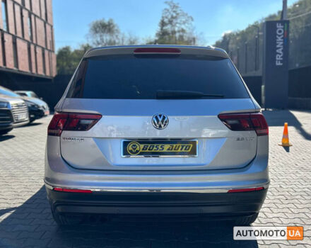 Серый Фольксваген Тигуан, объемом двигателя 2 л и пробегом 364 тыс. км за 18900 $, фото 4 на Automoto.ua
