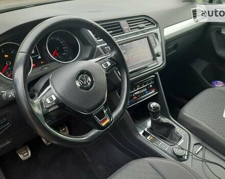 Серый Фольксваген Тигуан, объемом двигателя 2 л и пробегом 194 тыс. км за 25000 $, фото 6 на Automoto.ua