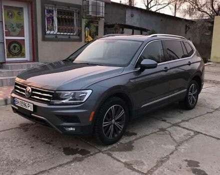 Серый Фольксваген Тигуан, объемом двигателя 2 л и пробегом 75 тыс. км за 20000 $, фото 2 на Automoto.ua