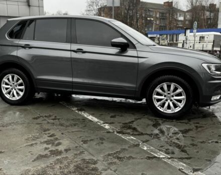 Сірий Фольксваген Тігуан, об'ємом двигуна 2 л та пробігом 117 тис. км за 22500 $, фото 2 на Automoto.ua