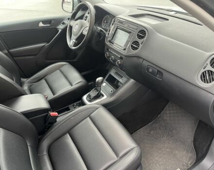 Сірий Фольксваген Тігуан, об'ємом двигуна 2 л та пробігом 172 тис. км за 11890 $, фото 6 на Automoto.ua