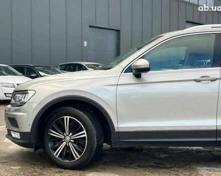 Серый Фольксваген Тигуан, объемом двигателя 2 л и пробегом 250 тыс. км за 22680 $, фото 2 на Automoto.ua