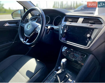 Серый Фольксваген Тигуан, объемом двигателя 1.98 л и пробегом 154 тыс. км за 20500 $, фото 4 на Automoto.ua