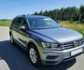 Сірий Фольксваген Тігуан, об'ємом двигуна 2 л та пробігом 105 тис. км за 11000 $, фото 2 на Automoto.ua