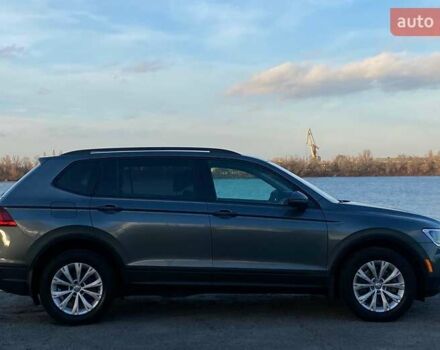 Серый Фольксваген Тигуан, объемом двигателя 2 л и пробегом 264 тыс. км за 15500 $, фото 2 на Automoto.ua