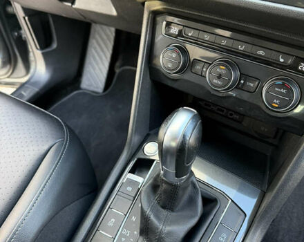 Серый Фольксваген Тигуан, объемом двигателя 2 л и пробегом 240 тыс. км за 14999 $, фото 25 на Automoto.ua