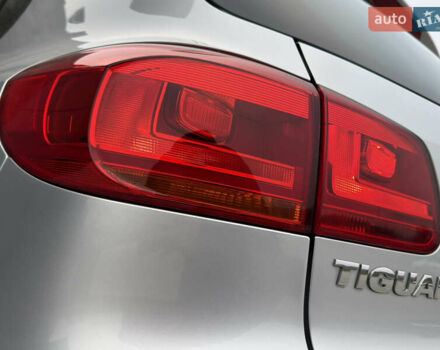 Серый Фольксваген Тигуан, объемом двигателя 2 л и пробегом 181 тыс. км за 15000 $, фото 47 на Automoto.ua