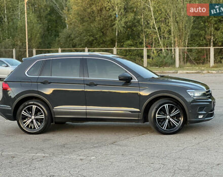 Серый Фольксваген Тигуан, объемом двигателя 1.98 л и пробегом 124 тыс. км за 26900 $, фото 3 на Automoto.ua