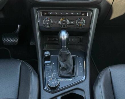 Сірий Фольксваген Тігуан, об'ємом двигуна 0 л та пробігом 130 тис. км за 402 $, фото 17 на Automoto.ua