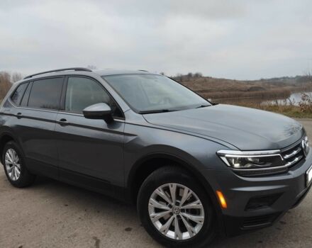Серый Фольксваген Тигуан, объемом двигателя 2 л и пробегом 160 тыс. км за 16000 $, фото 3 на Automoto.ua