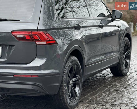 Серый Фольксваген Тигуан, объемом двигателя 2 л и пробегом 56 тыс. км за 24999 $, фото 33 на Automoto.ua